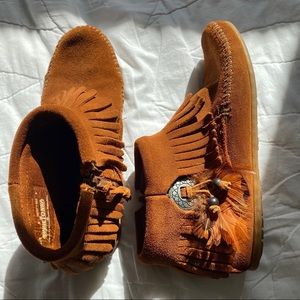 MINNETONKA FEATHER FRINGE MOCCASINS 5